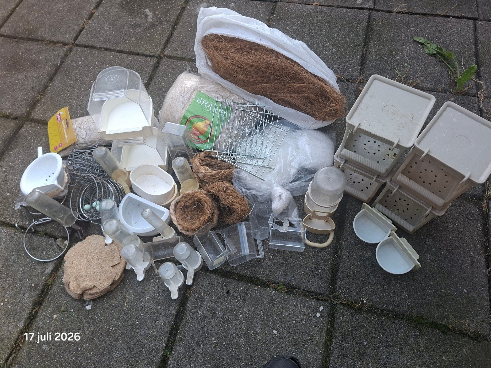 te koop wat vogelspullen als in een koop weg voor €17, Ophalen