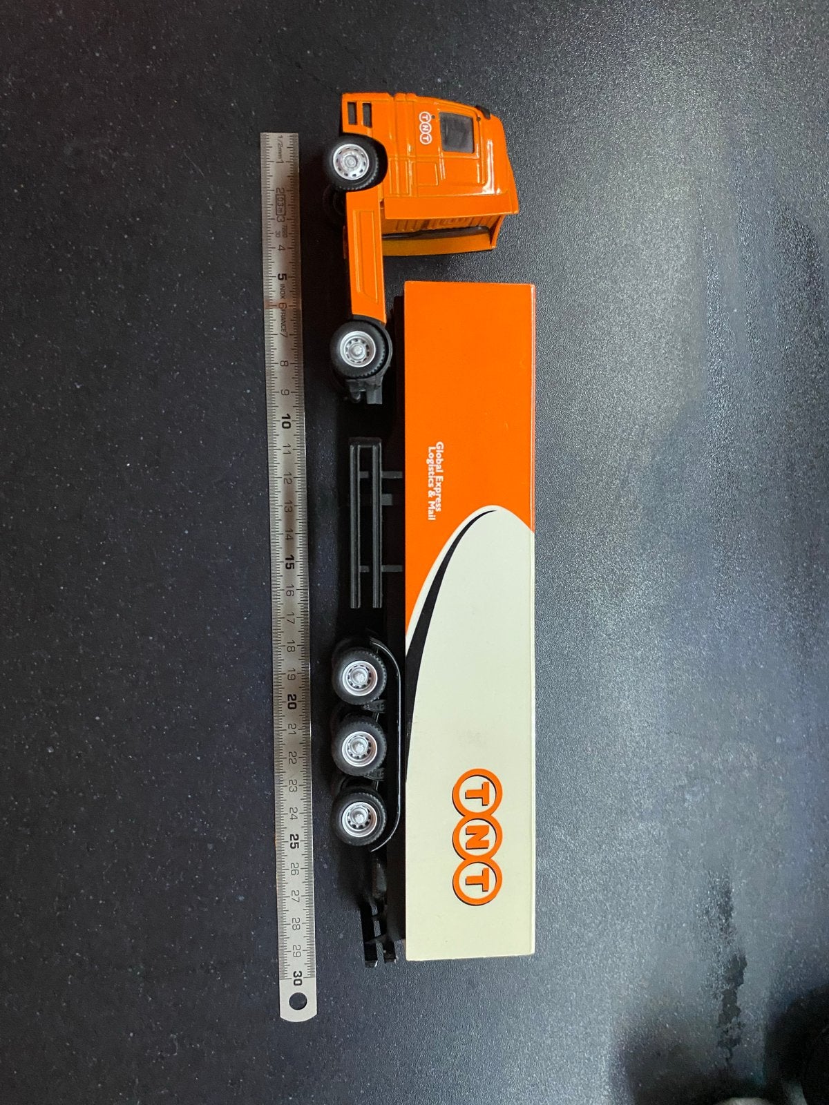 TNT vrachtwagen model 27cm - Spiegels ontbreken, Ophalen of Verzenden, Gebruikt