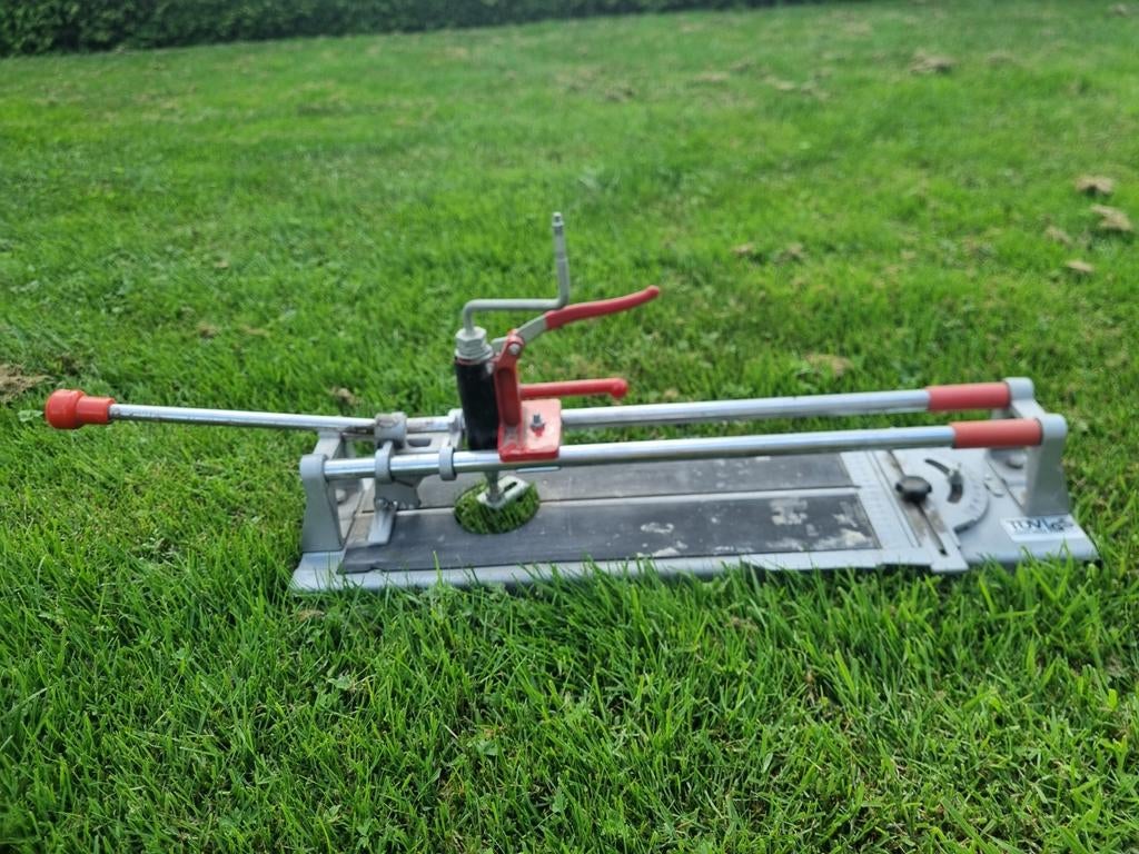 Tegelsnijder - Handig gereedschap voor tegelwerk, Ophalen of Verzenden