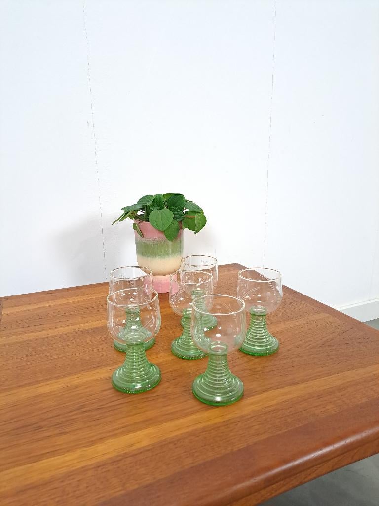 Set of 6 Ribbel wijnglazen VEB met groene voet, Glas of Glazen, Ophalen of Verzenden, Overige stijlen, Glas