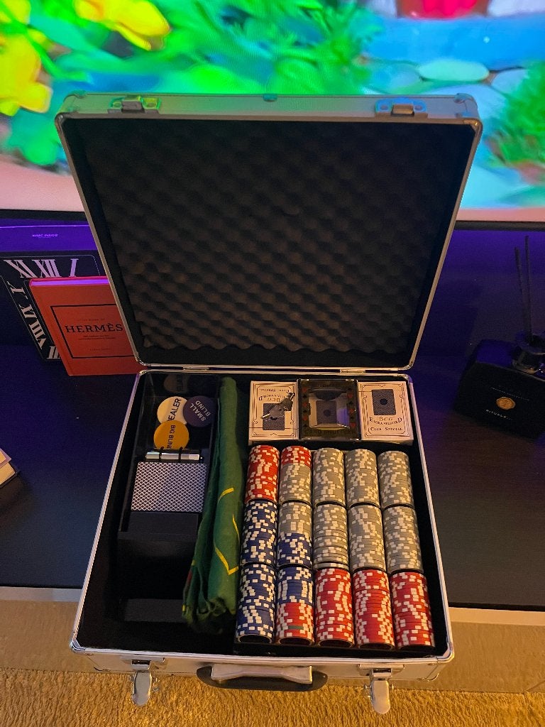 complete pokerset 300 Chips, Hobby en Vrije tijd, Gezelschapsspellen | Kaartspellen, Vijf spelers of meer, Ophalen of Verzenden