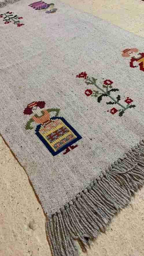 Handgemaakt wollen kleedje 129/71 cm, Huis en Inrichting, Stoffering | Tapijten en Kleden, Gebruikt, 100 tot 150 cm, Etten-leur