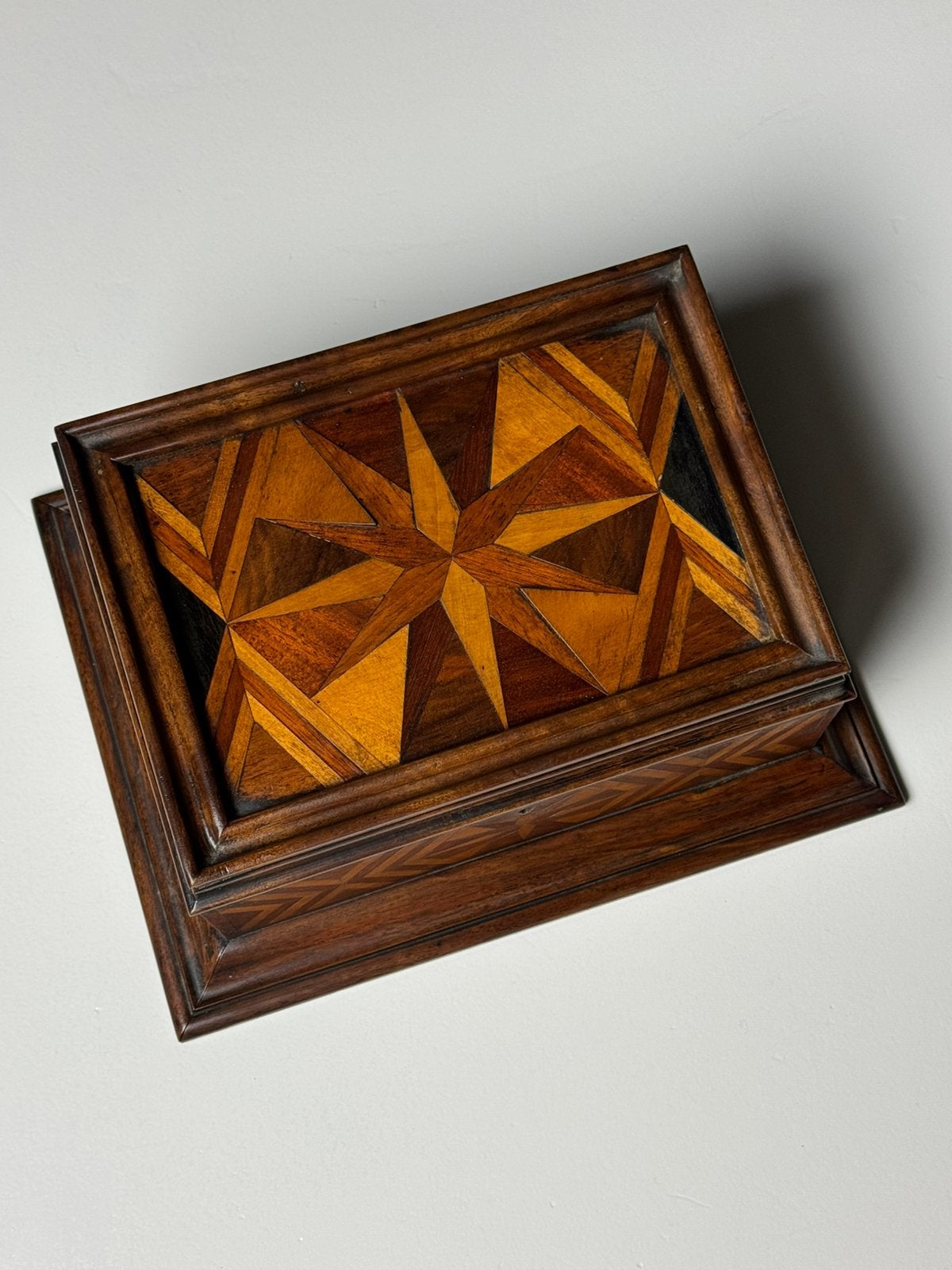Marquetry sieradenkistje 19e eeuw