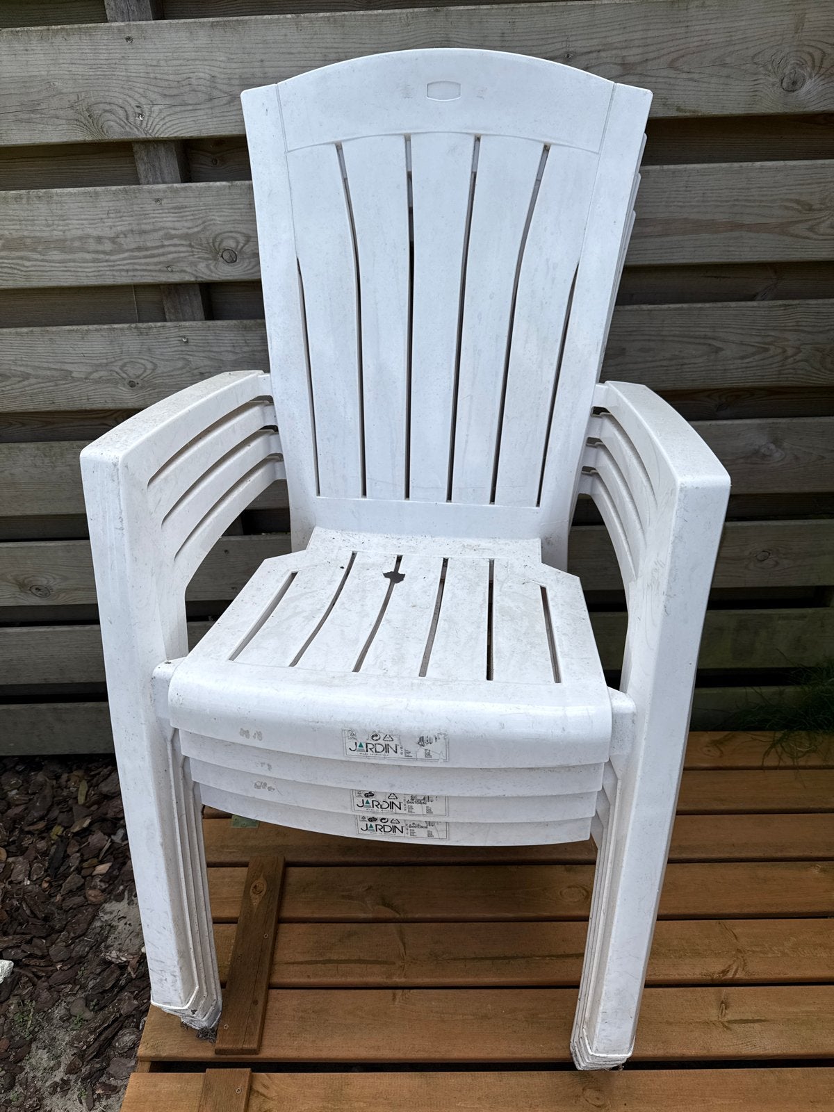 Witte kunststof tuinstoelen (stapelbaar), Tuin en Terras, Tuinstoelen, Ophalen, Gebruikt, Kunststof, Stapelbaar