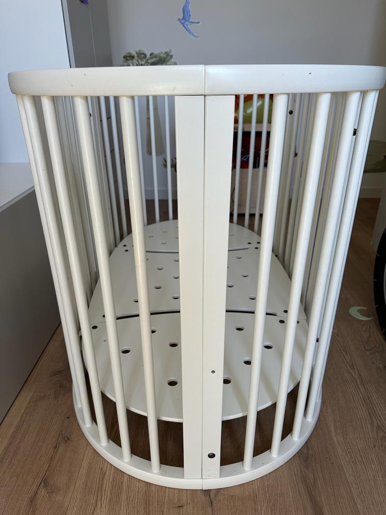 Stokke Sleepi Mini & Bed Complete Set met Aerosleep & Lakens, Ophalen, Zo goed als nieuw, Rond, Wieltjes