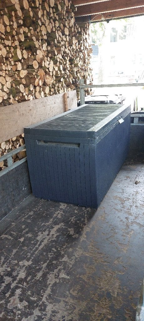 Kunstof kist, Tuin en Terras, Ophalen, Zo goed als nieuw