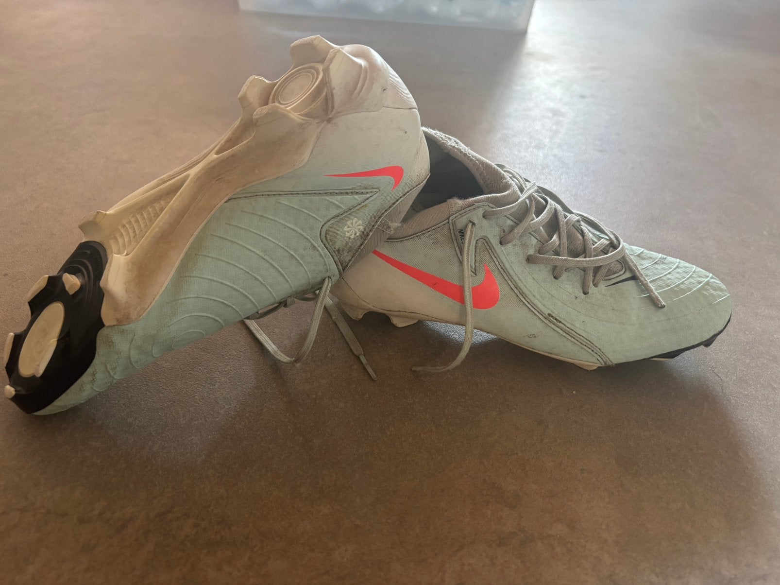 Gratus gebruikte voetbalschoenen maat 39, Maat XS of kleiner, Ophalen, Zo goed als nieuw, Schoenen