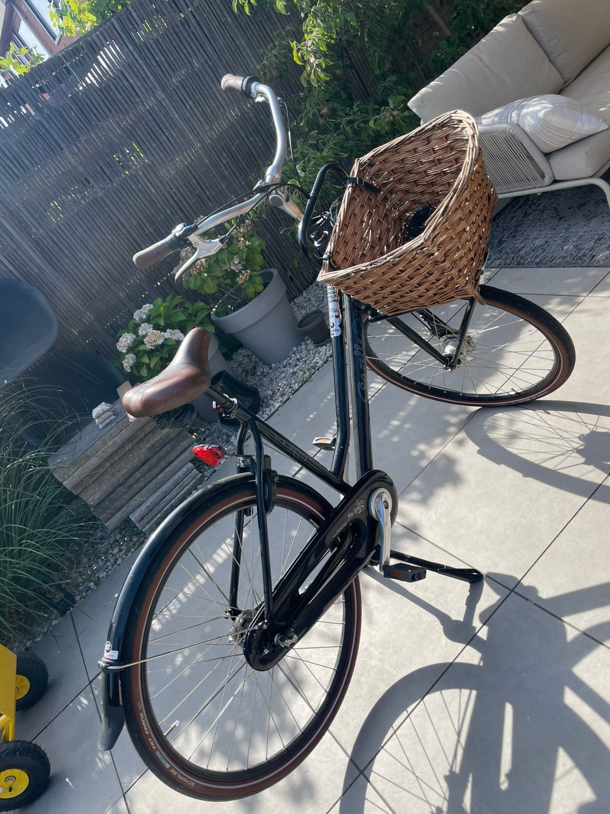 Zwarte opoe fiets, merk gazelle,  met rieten mand., Fietsen en Brommers, Fietsen | Dames | Omafietsen, Ophalen, Versnellingen