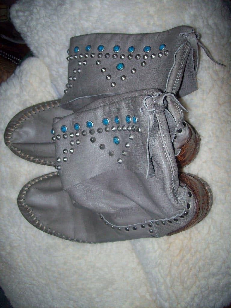 Grijze mocassins met studs en turquoise details, 41 Boho, Ophalen of Verzenden, Zo goed als nieuw, LdiR, Espadrilles of Moccasins