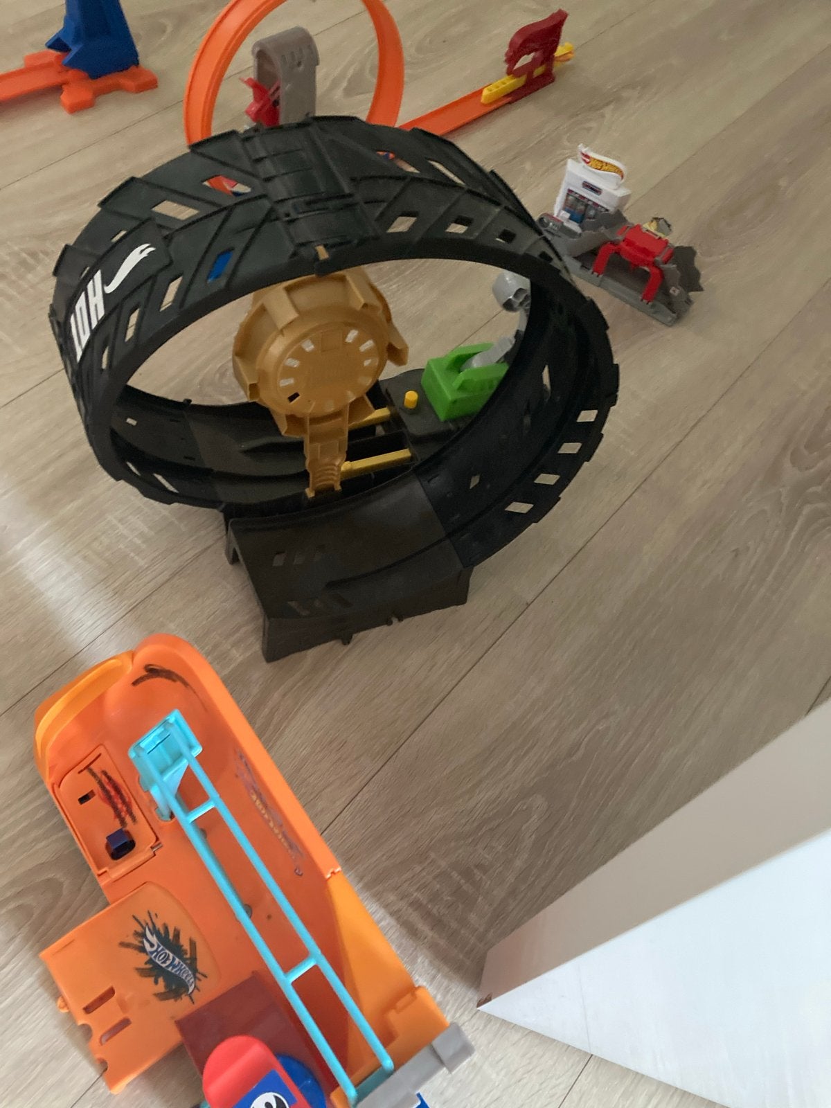 Hot Wheels Monster Truck baan met drie monster trucks, Ophalen of Verzenden, Gebruikt