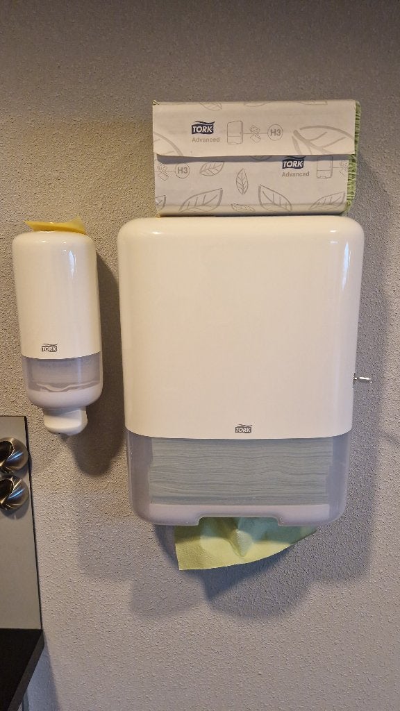 Tork zeepdispenser en handdoekdispenser set, Ophalen of Verzenden, Overige typen