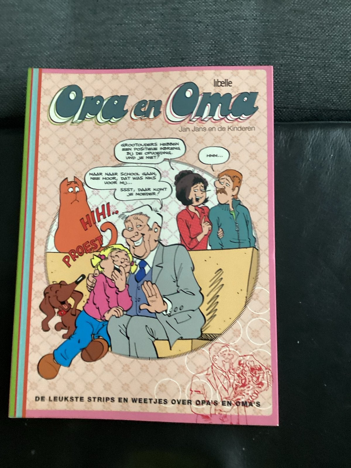 Opa en Oma - De leukste strips en weetjes, Boeken, Stripboeken, Eén stripboek, Ophalen of Verzenden, Zo goed als nieuw