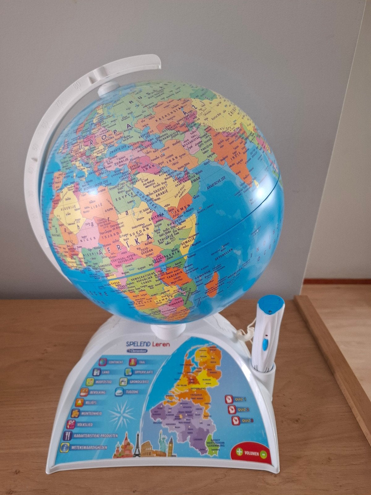 clementoni pratende wereldbol., Ophalen, Zo goed als nieuw, Ontdekken, Met geluid