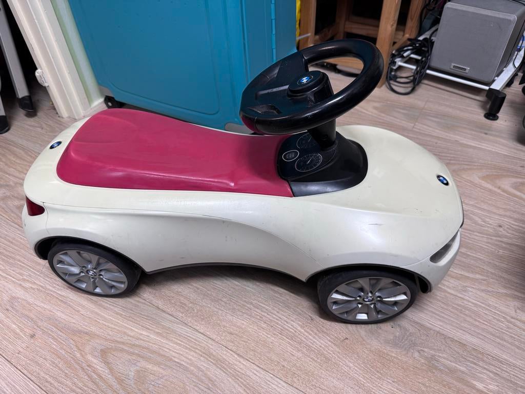 BMW 4 serie loopauto roze/wit, Kinderen en Baby's, Speelgoed | Buiten | Voertuigen en Loopfietsen, Ophalen