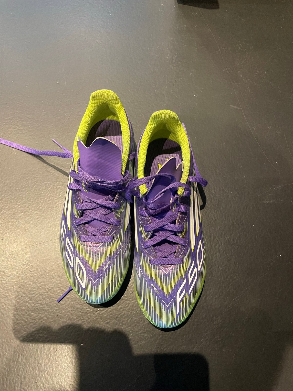 Adidas Voetbalschoenen Maat 36 - Paars/Groen, Sport en Fitness, Ophalen of Verzenden, Zo goed als nieuw, Schoenen