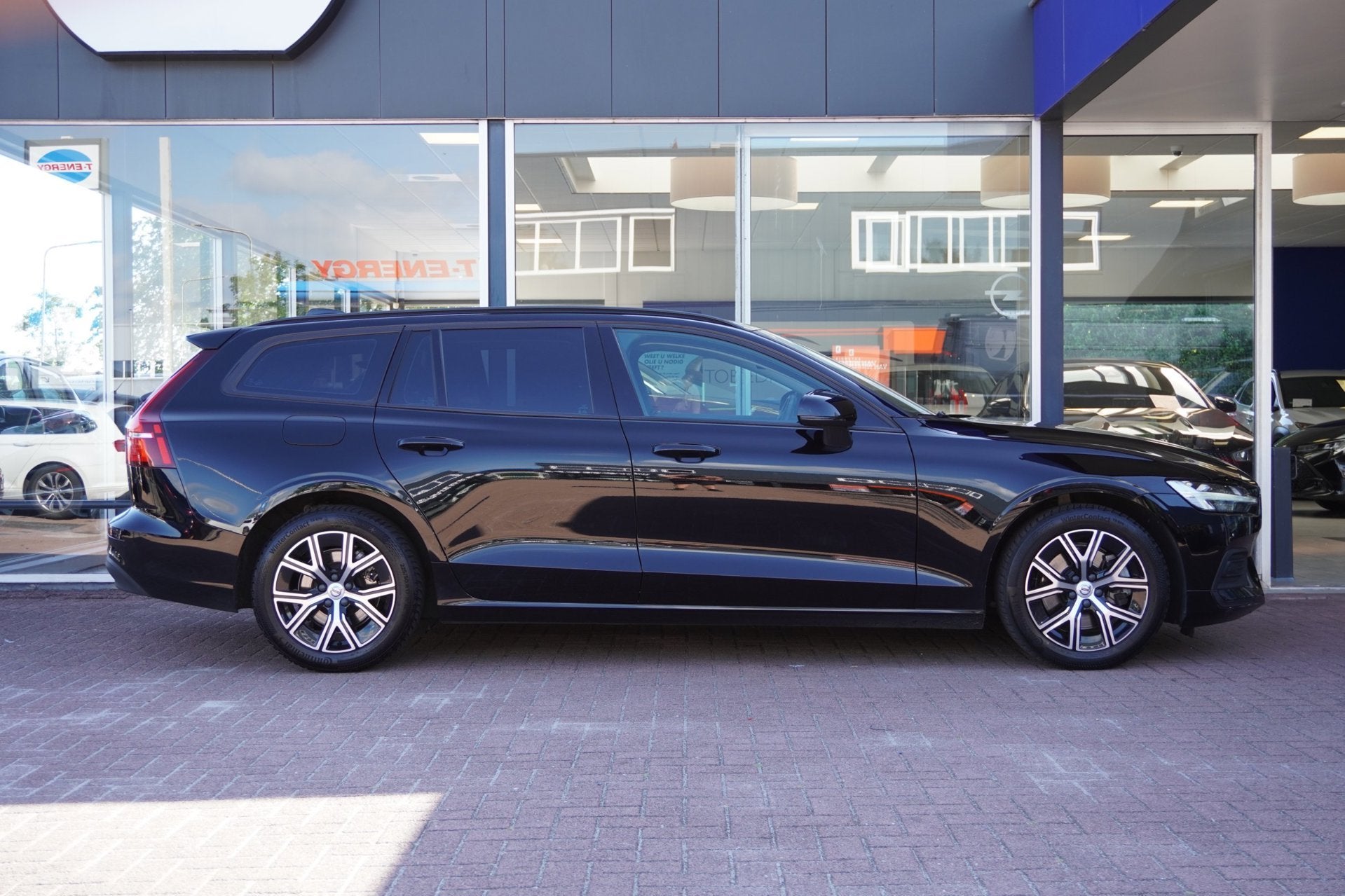 Volvo V60 2.0 B3 Essential Automaat | Airco | Navigatie | Ca, Stof, Euro 6, 4 cilinders, 1969 cc