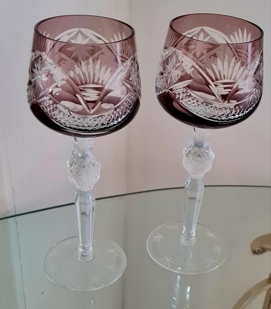 2 Boheems kristallen gekleurde wijnglazen, Antiek en Kunst, Antiek | Glas en Kristal, Ophalen of Verzenden