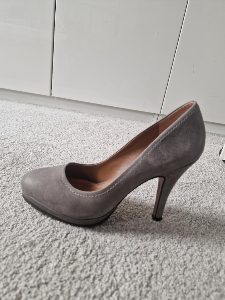 Originele Bertie London pump grijs maat 40, Kleding | Dames, Schoenen, Ophalen, Zo goed als nieuw, Grijs