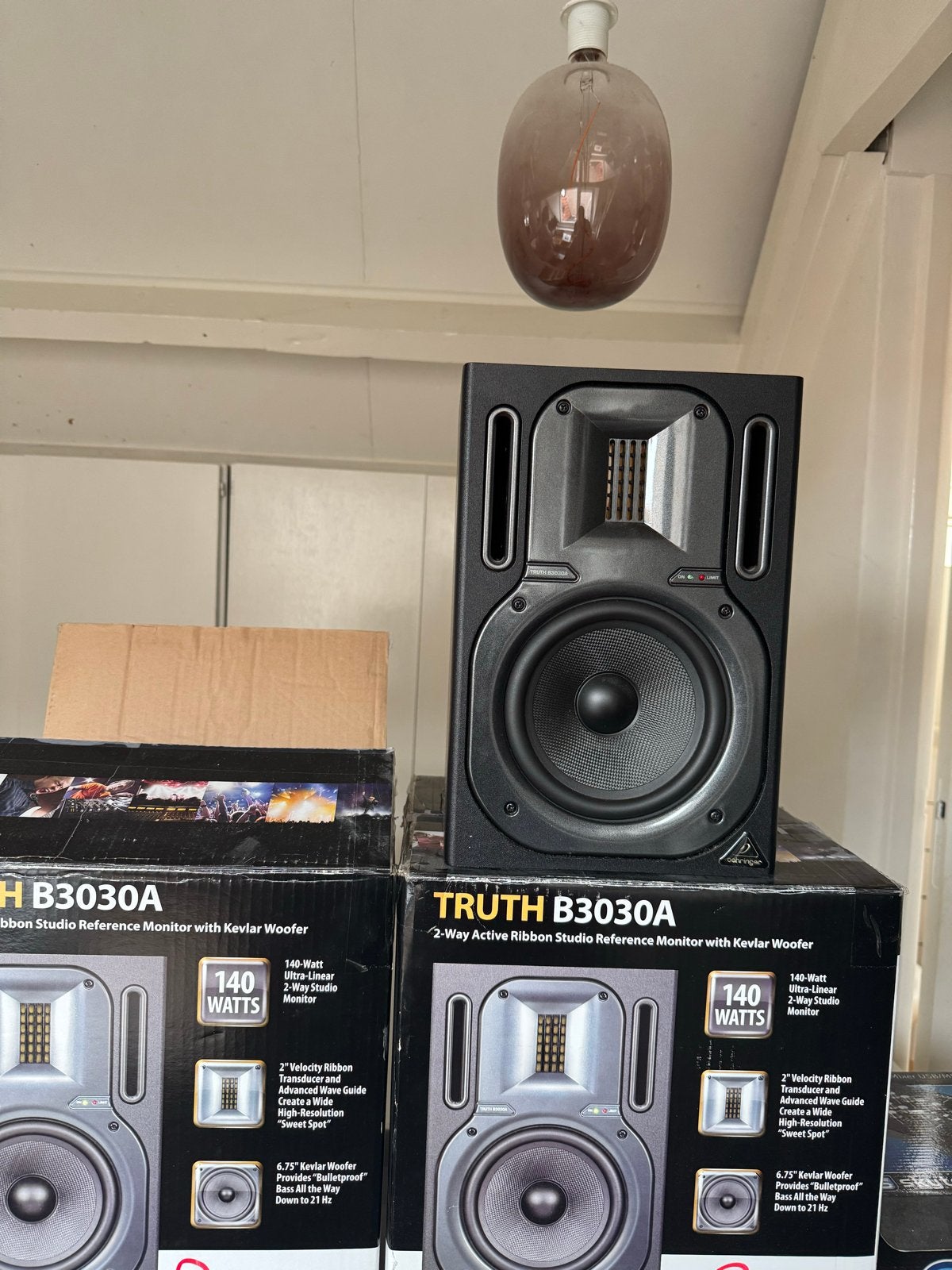Behringer Truth B3030A Studio Monitoren & Skytec STM-2300 Mi, Muziek en Instrumenten, Mengpanelen, Zo goed als nieuw, Minder dan 5 kanalen