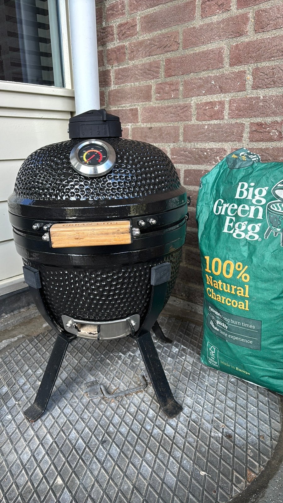 Zo goed als nieuwe zwarte Urban chef BBQ met houtskool, Ophalen, Zo goed als nieuw