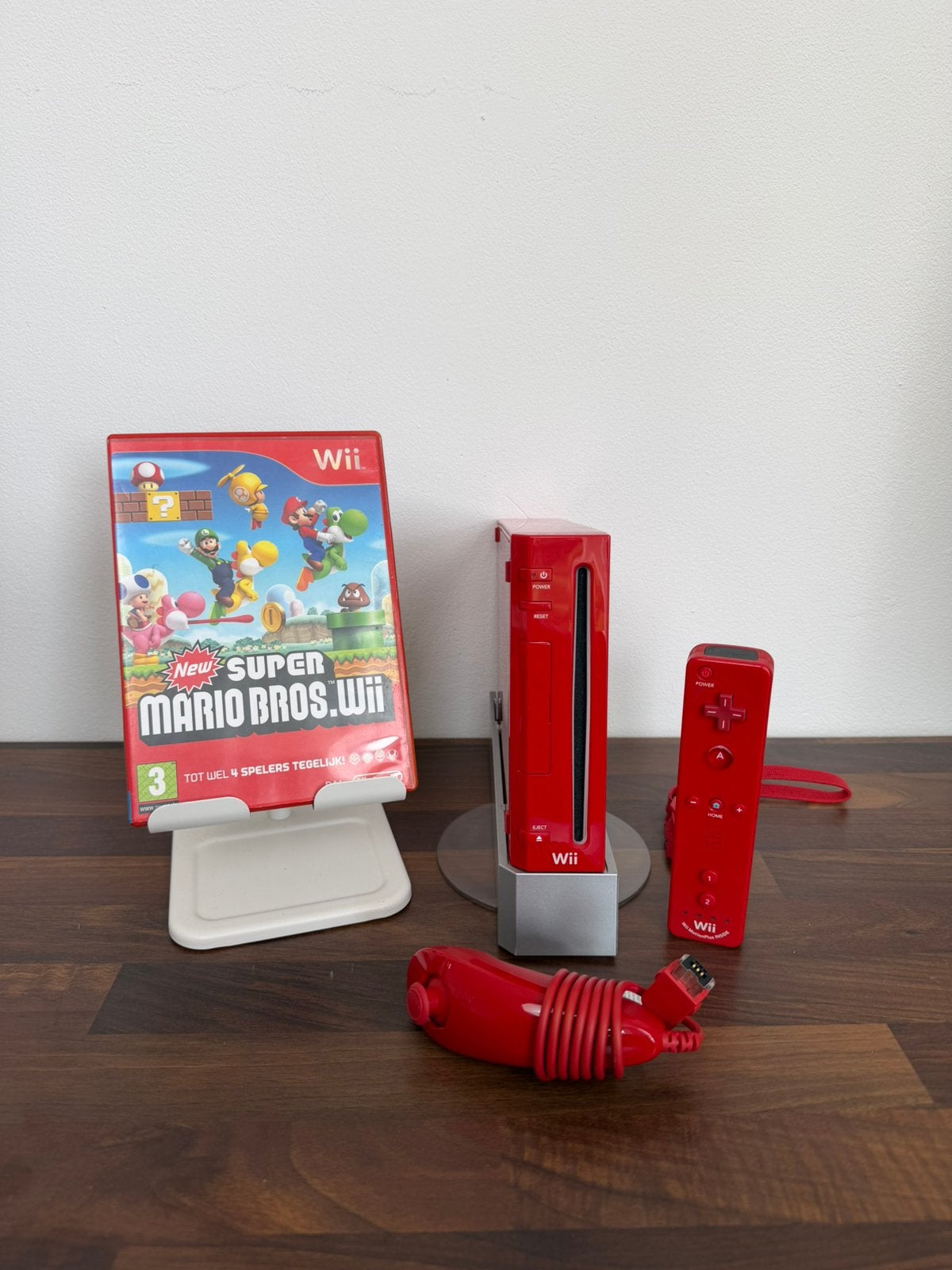 Rode Nintendo Wii met New Super Mario Bros., Spelcomputers en Games, Ophalen of Verzenden, Zo goed als nieuw, Met 1 controller