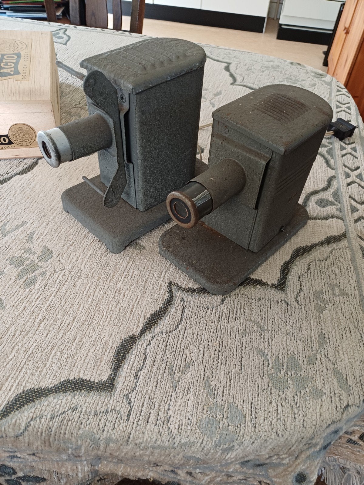 Twee vintage toverlantaarns met diverse plaatjes, Audio, Tv en Foto, Ophalen of Verzenden, Gebruikt