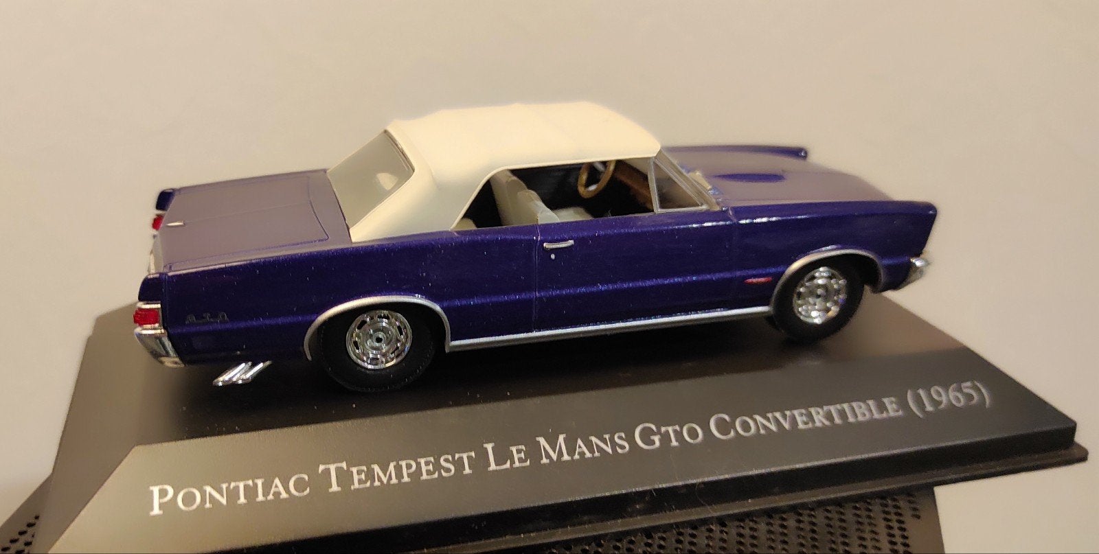 Pontiac Tempest LeMans GTO 1965 1:43 in vitrinedoosje, Ophalen of Verzenden, Auto, Overige merken