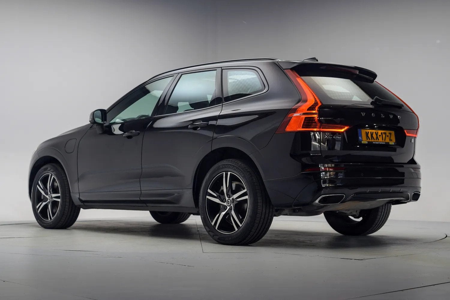 Volvo XC60 2.0 T6 Recharge R-Design Aut. [ Panorama Camera M, Gebruikt, 1969 cc, Leder, Bedrijf