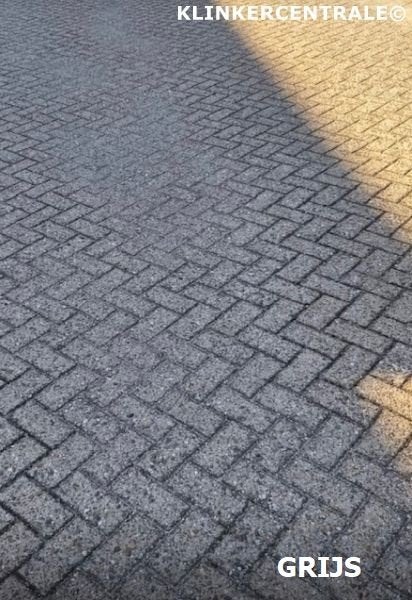 ROOIKORTING 1.500m2 grijs en antraciet betonklinkers straats