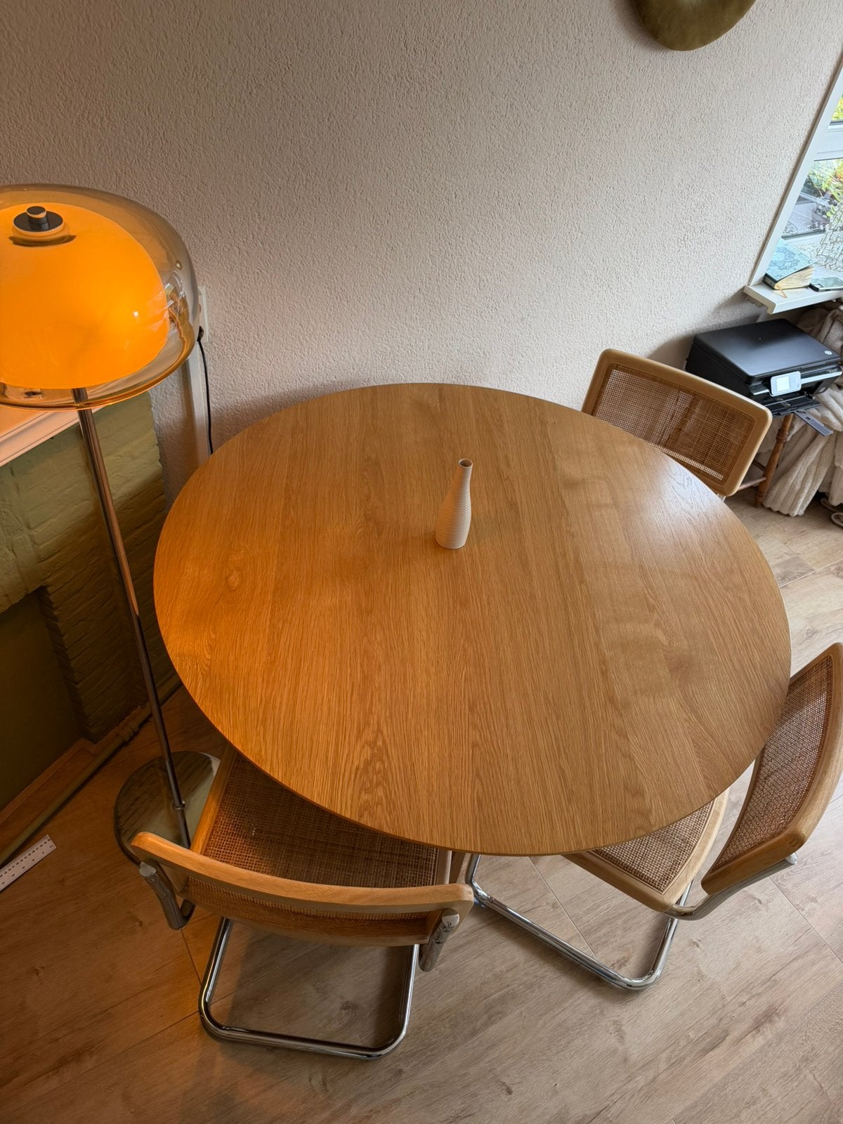 Ronde houten eettafel met geribbelde poot, Huis en Inrichting, Ophalen, Gebruikt, Rond, 100 tot 150 cm