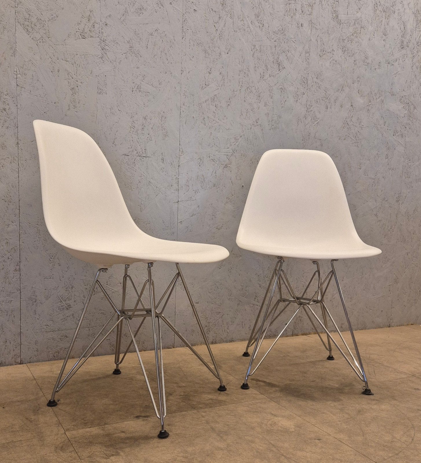 Vitra Eames DSR stoelen wit origineel design, Kunststof, Gebruikt, Twee, Modern Design