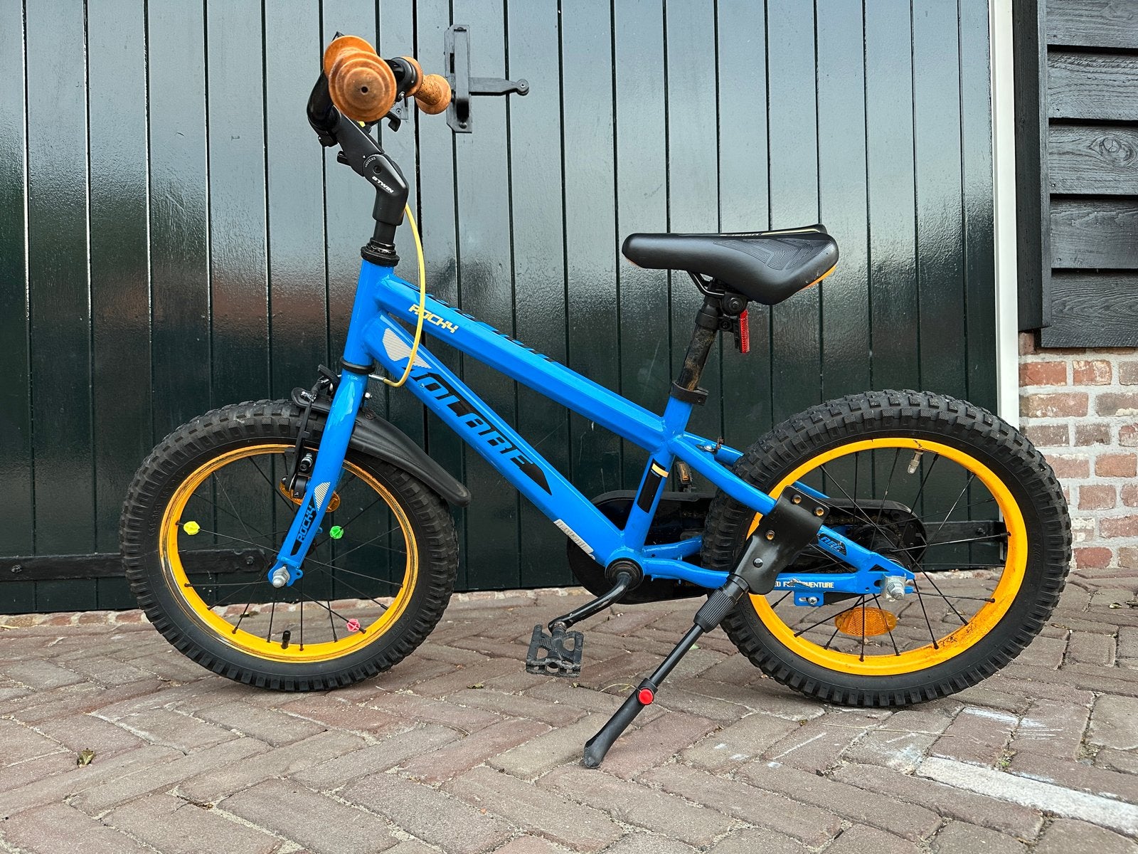 Stoere Volare Rocky 16 inch kinderfiets - Blauw met geel, Ophalen, Gebruikt, Terugtraprem, 16 tot 20 inch