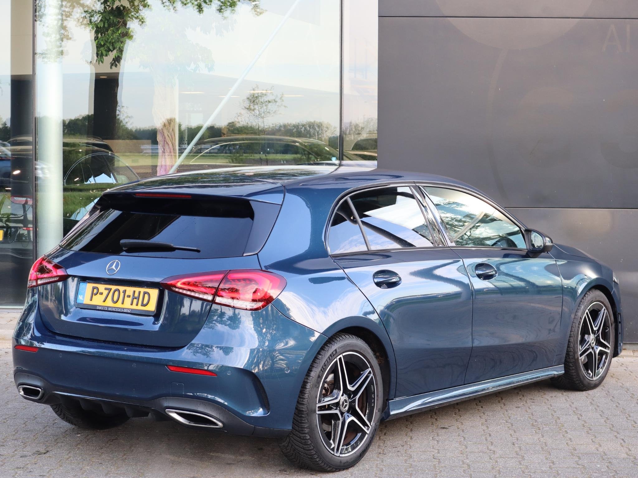 Mercedes-Benz A-klasse 180 Business Solution AMG l Nightpakk, Auto's, Dealer onderhouden, Gebruikt, 4 cilinders, Blauw