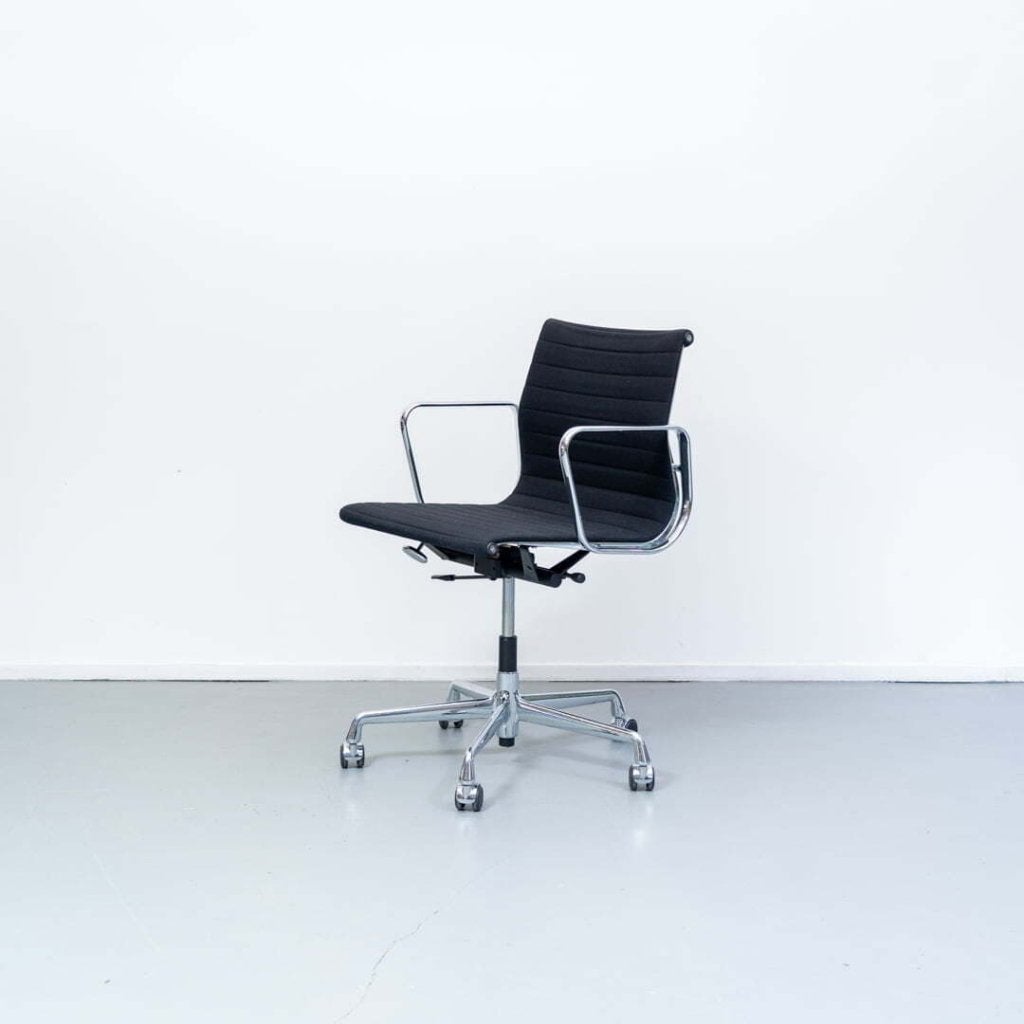 Vitra Eames EA 117 Bureaustoel Zwart Hopsak - Chroom, Niet ingevuld, Zo goed als nieuw, Niet ingevuld, Niet ingevuld
