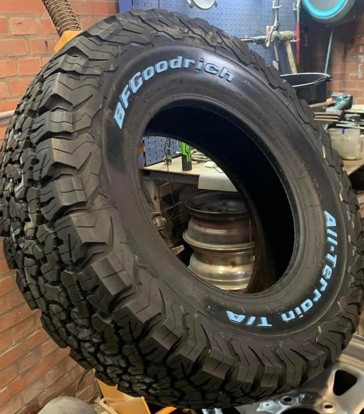 BFGoodrich All Terrain T/A KO2 235/75 R15 104 S RWL, Auto-onderdelen, Banden en Velgen, Band(en), All Season, 15 inch, 235 mm