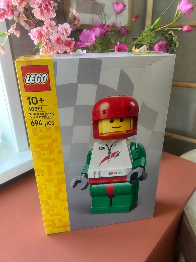 LEGO 40819 Scaled-Up Racing Driver Minifigure Nieuw, Overige thema's, Lego, Nieuw, Ophalen of Verzenden