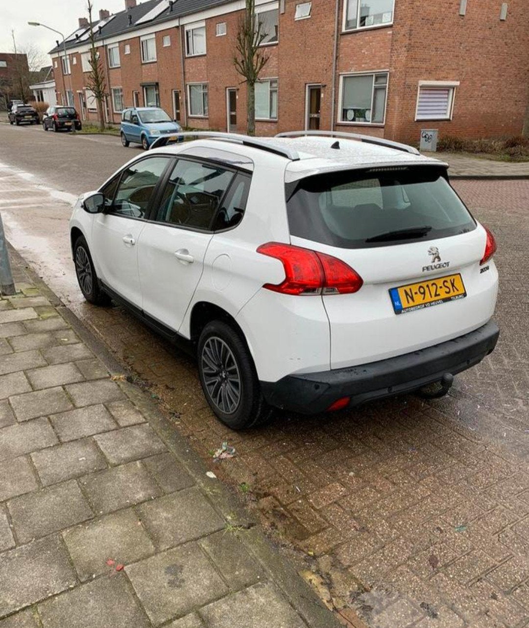 Peugeot 2008 1.2 VTI (apk tot 12-5), Voorwielaandrijving, Stof, 40 €/maand, Zwart