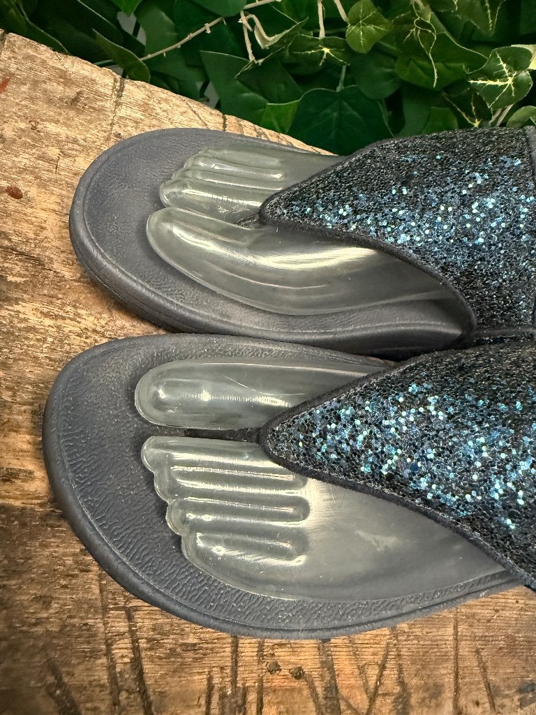 bijna Nieuwe slippers van Fitflop maat 39, Kleding | Dames, Schoenen, Blauw, Ophalen of Verzenden, Zo goed als nieuw, Fitflop