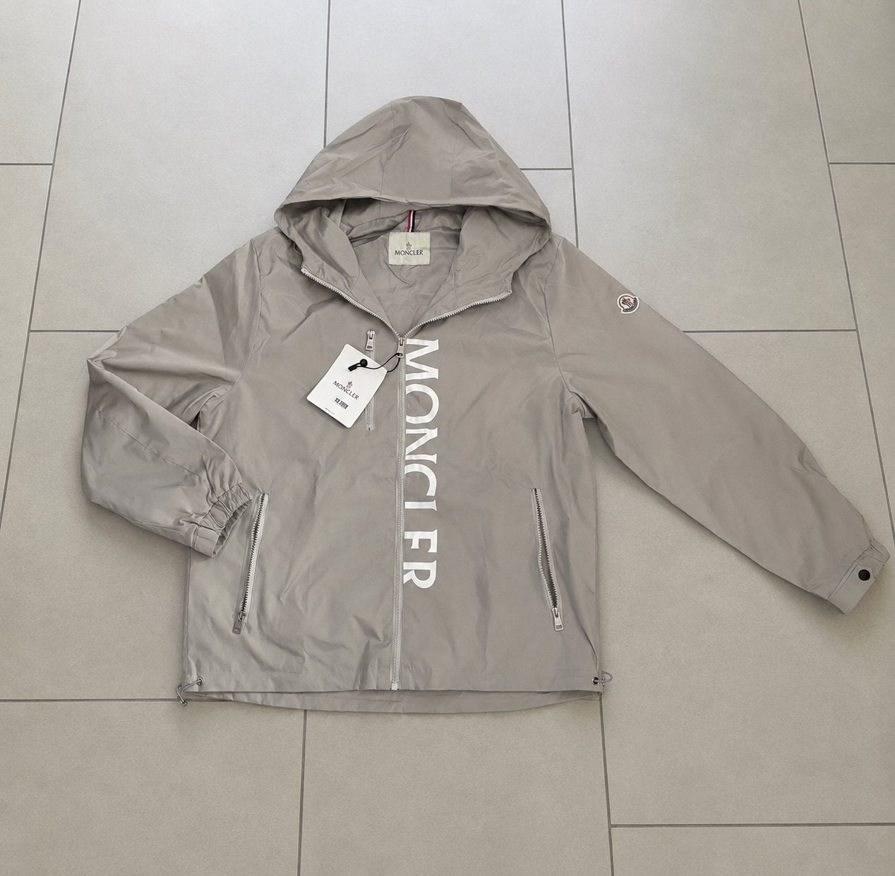 Moncler windbreaker grijs, Verzenden, Zo goed als nieuw, Jongen of Meisje, Jas
