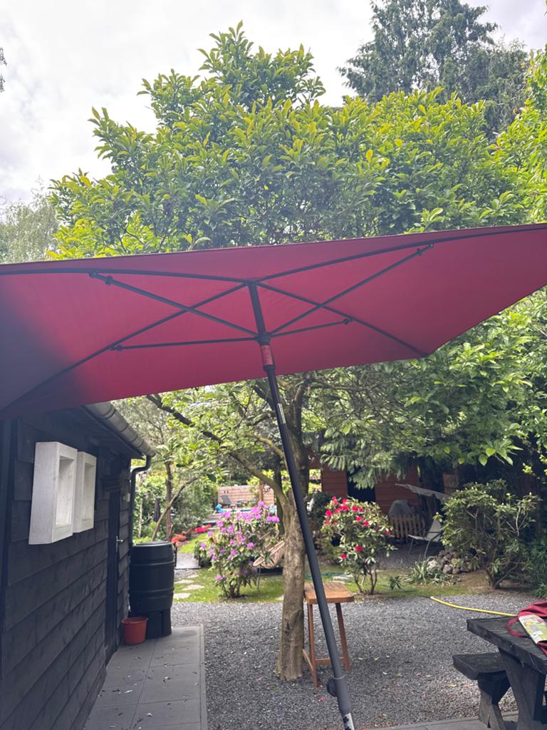 Rode rechthoekige parasol, Ophalen of Verzenden, Gebruikt, 2 tot 3 meter, Stokparasol
