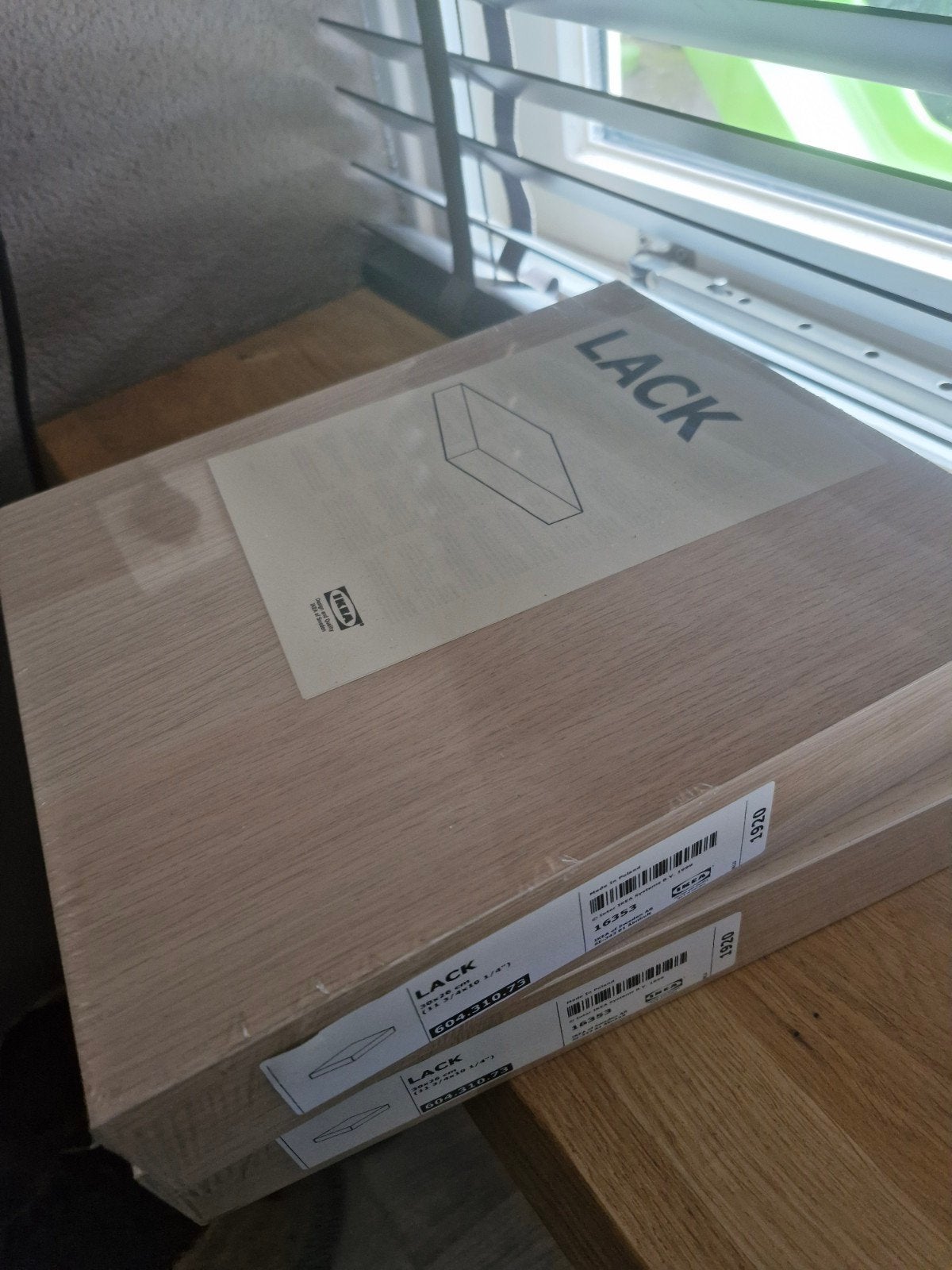 2 nieuwe IKEA LACK wandplankjes lichtgrenen houtkleur, Ophalen, Nieuw