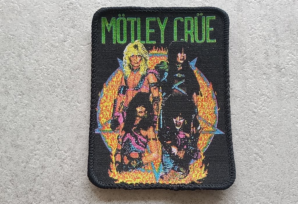 Motley Crue zeldzame 1984 shout at the devil  patch m114, Verzamelen, Ophalen of Verzenden, Nieuw, Kleding