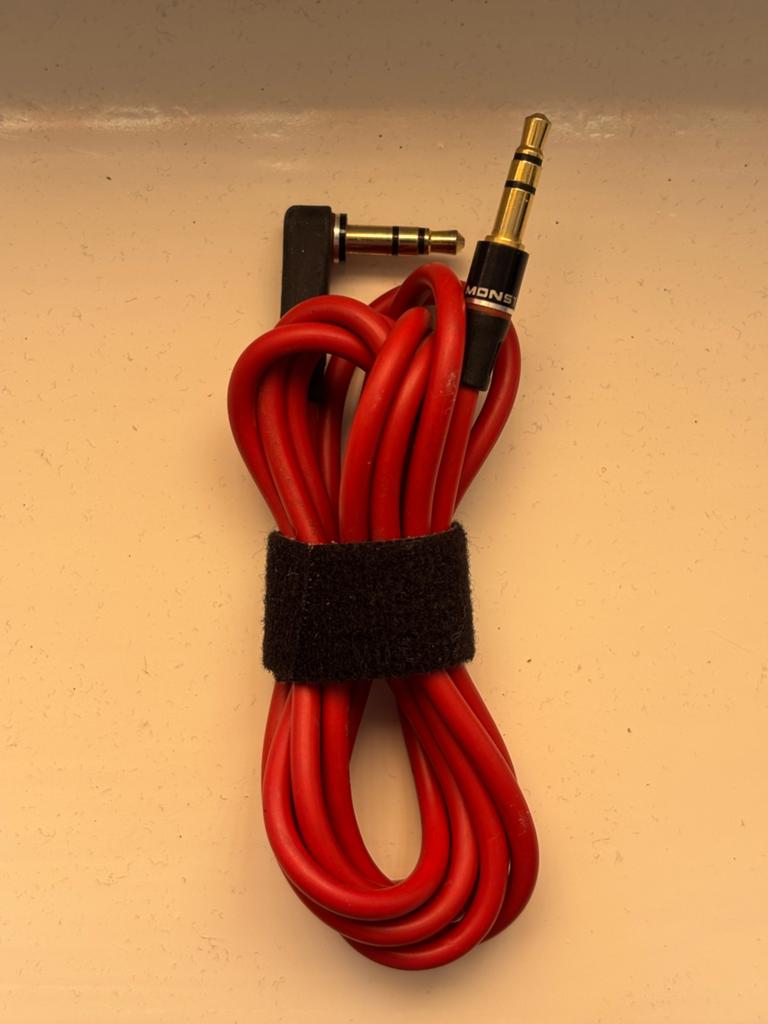 Monster Beats aux kabel rood 3,5mm jack origineel 1,3m, Ophalen of Verzenden, Zo goed als nieuw, Minder dan 2 meter, Overige kabels