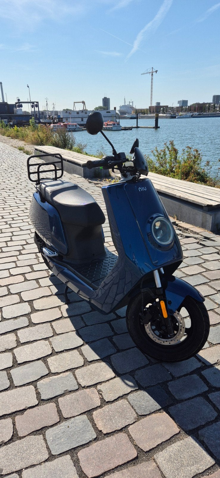 Niu N-serie elektrische scooter 2018 - Blauw met app & GPS, Fietsen en Brommers, Snorfietsen en Snorscooters, Elektrisch, Zo goed als nieuw