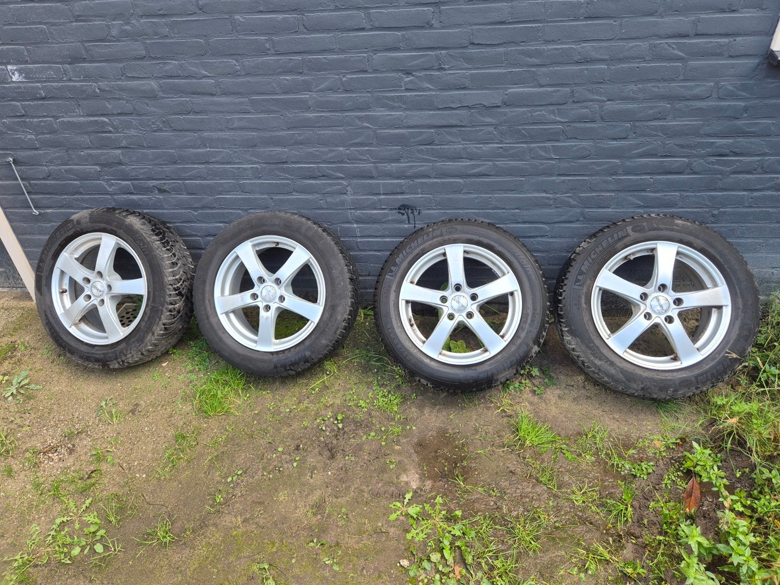 Set van 4 Michelin winterbanden 205/60 R16, steek 114,3, Ophalen, Gebruikt