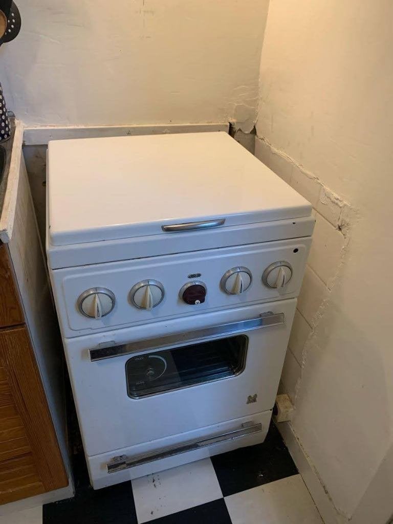 Gezocht gratis gasfornuis of oven !, Witgoed en Apparatuur, Gebruikt, Gas, Vrijstaand, 85 tot 90 cm
