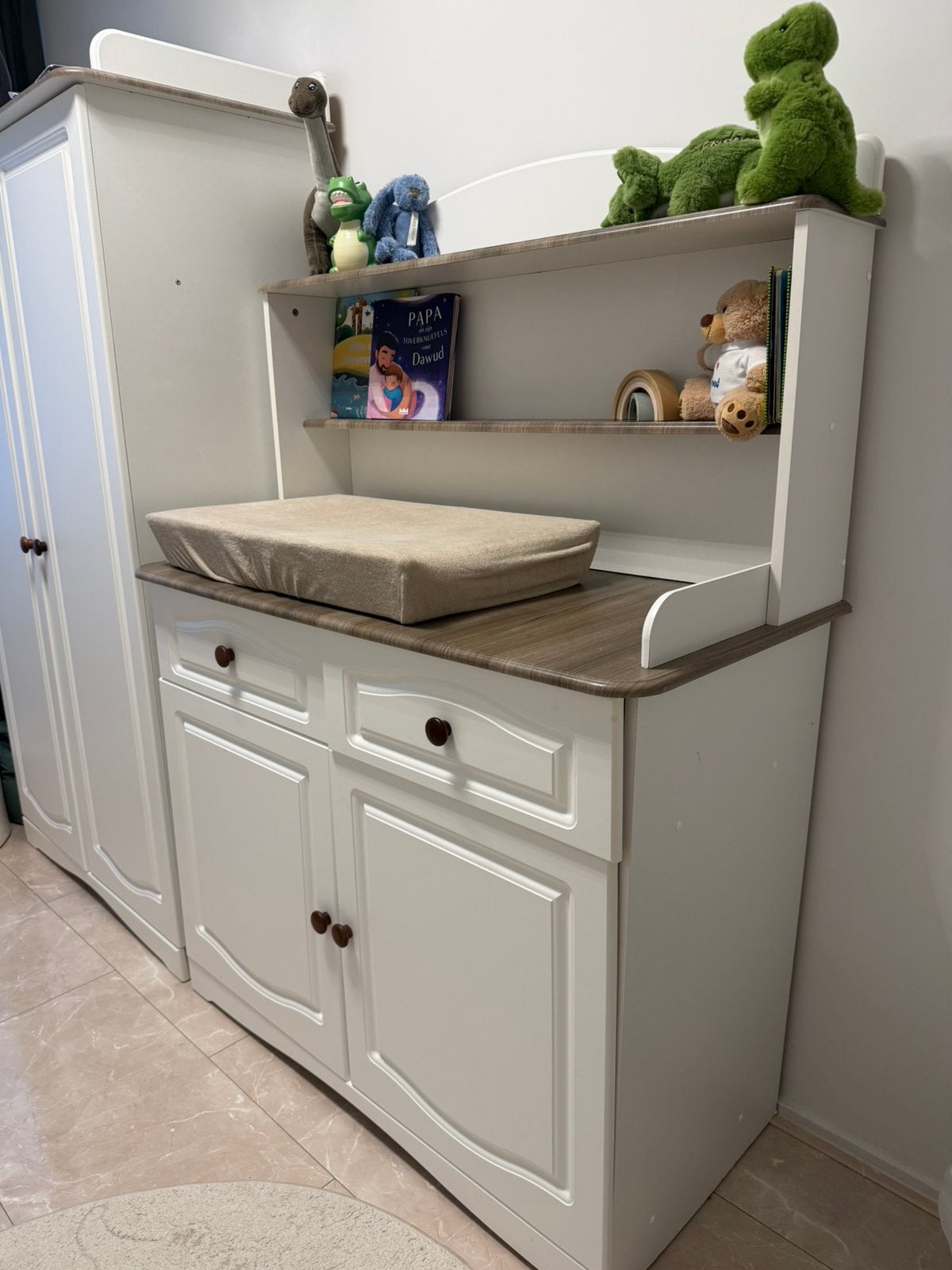 Babykamer set – kledingkast + commode / verschoontafel