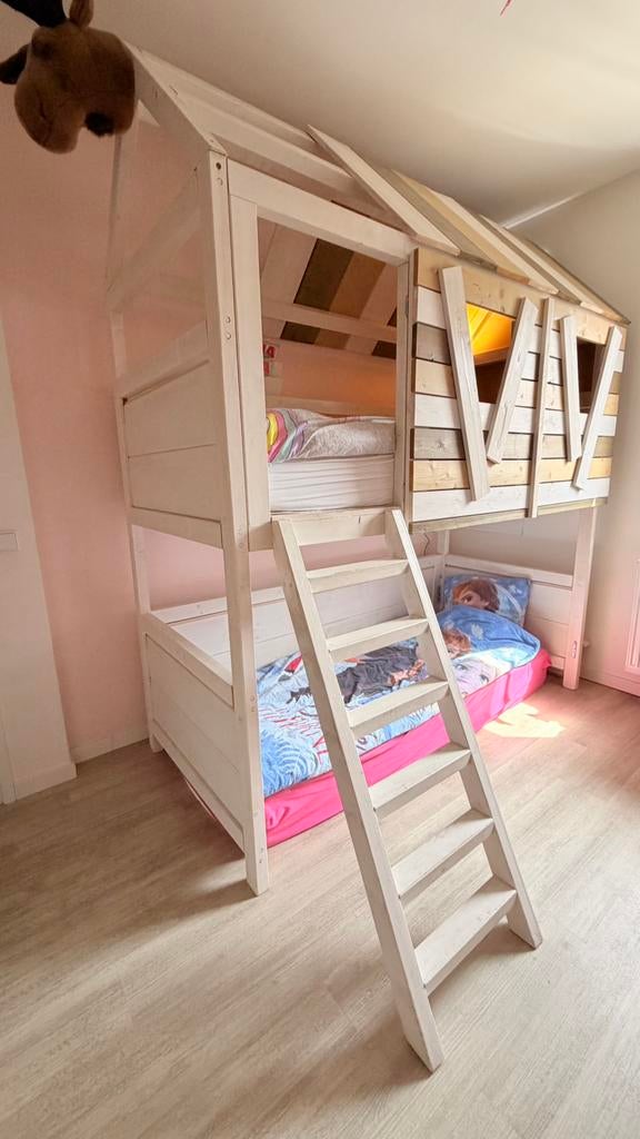 Houten stapelbed met huisje, Kinderen en Baby's, Kinderkamer | Stapelbedden en Hoogslapers, Ophalen, Gebruikt, Stapelbed