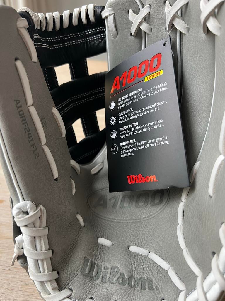 Wilson A1000 12” RHT Fastpitch Softbal Handschoen - Nieuw, Ophalen of Verzenden, Nieuw, Softbal, Handschoen