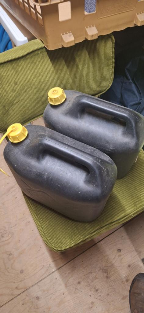 2x 10 liter jerrycans voor brandstof, Auto diversen, Overige Auto diversen, Ophalen of Verzenden